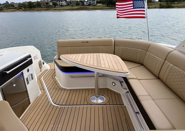 Sea Ray 320 Sundancer image
