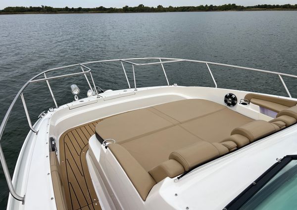 Sea Ray 320 Sundancer image