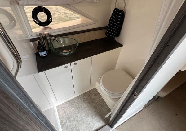 Sea Ray 320 Sundancer image