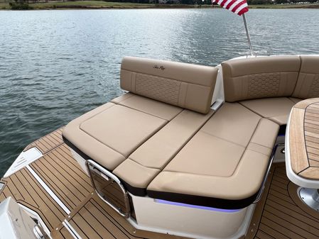 Sea Ray 320 Sundancer image