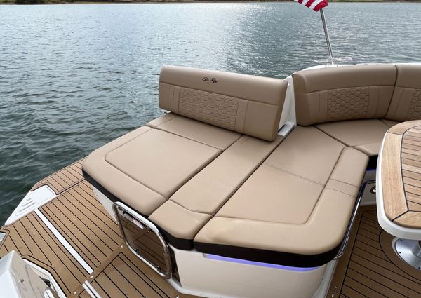 Sea Ray 320 Sundancer image