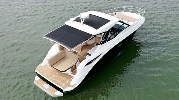 Sea Ray 320 Sundancer image