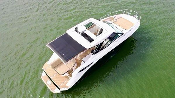Sea Ray 320 Sundancer image