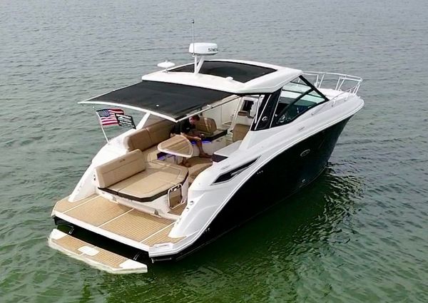 Sea Ray 320 Sundancer image