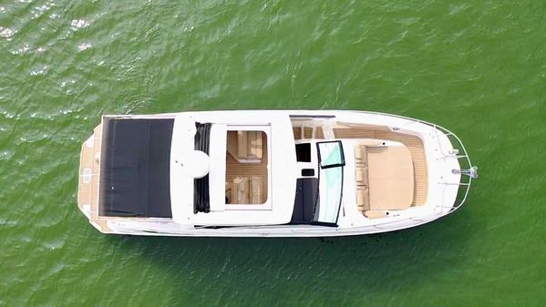 Sea Ray 320 Sundancer image