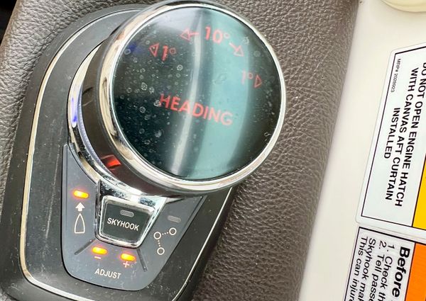 Sea Ray 320 Sundancer image