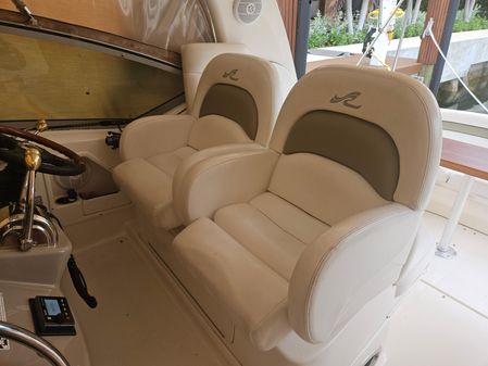 Sea Ray 340 Sundancer image