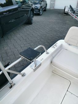 Boston Whaler 170 Montauk image