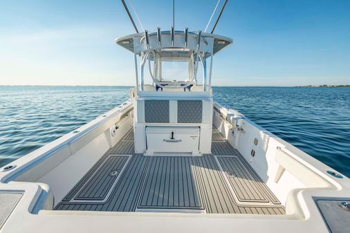 Front Runner 36 Center Console image