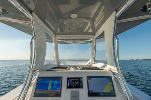 Front Runner 36 Center Console image