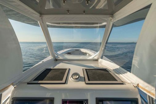 Front Runner 36 Center Console image