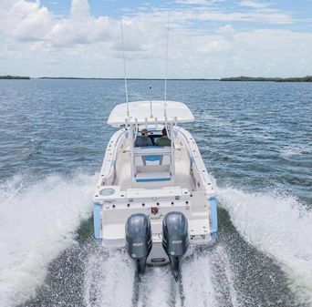 Robalo R270-CENTER-CONSOLE image