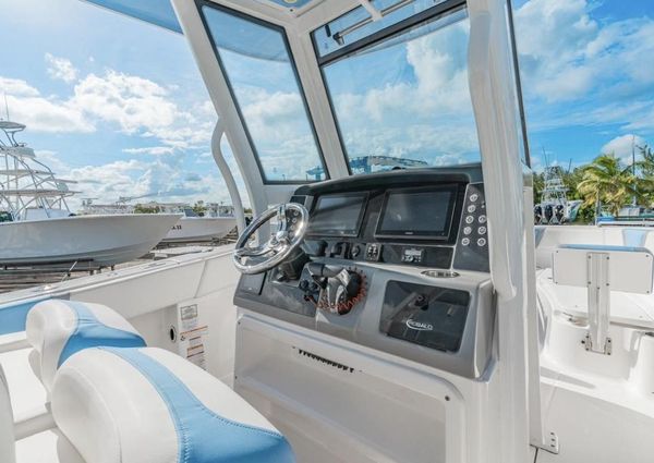 Robalo R270-CENTER-CONSOLE image