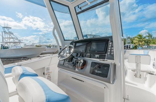 Robalo R270-CENTER-CONSOLE image