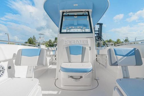 Robalo R270-CENTER-CONSOLE image