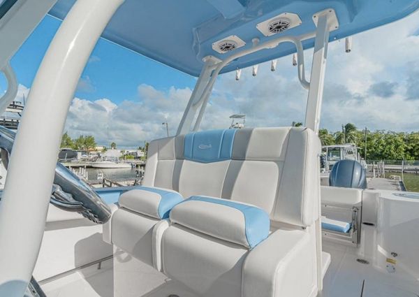 Robalo R270-CENTER-CONSOLE image