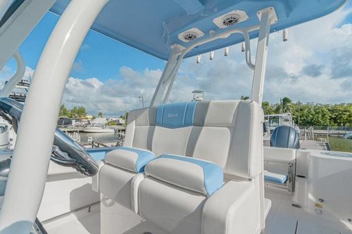 Robalo R270-CENTER-CONSOLE image