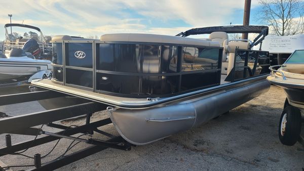 Bentley Pontoons 220 SWINGBACK