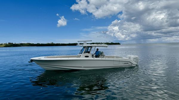 Boston Whaler 330 Outrage 