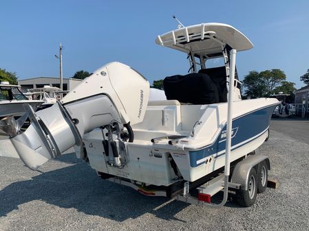 Boston-whaler 230-OUTRAGE image