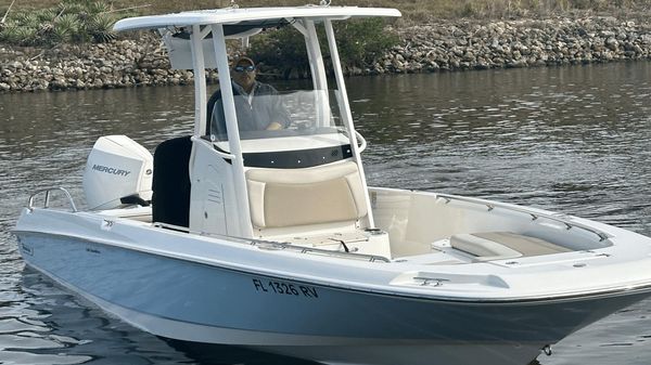 Boston Whaler 240 Dauntless 