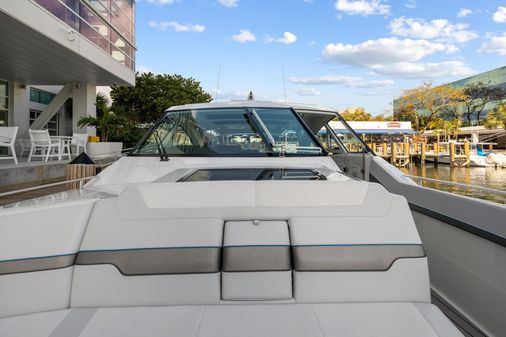 Formula 430 Super Sport Crossover image