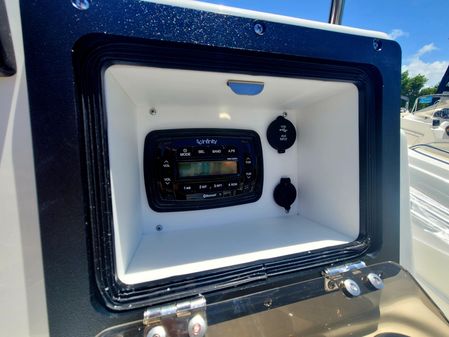 NauticStar 211 Hybrid image