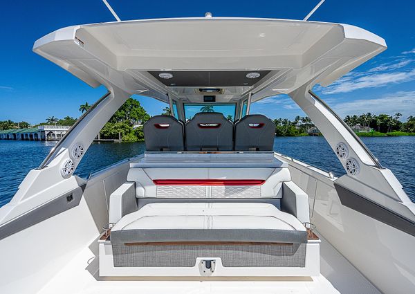 Tiara Yachts 34 LS image