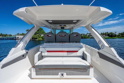 Tiara Yachts 34 LS image