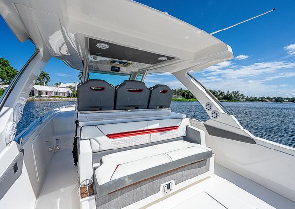 Tiara Yachts 34 LS image