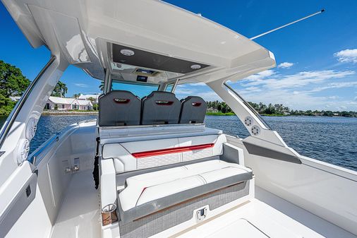 Tiara Yachts 34 LS image