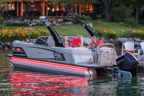 Avalon EXCALIBUR-QUAD-LOUNGE-WINDSHIELD image