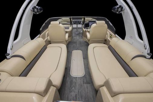 Avalon EXCALIBUR-QUAD-LOUNGE-WINDSHIELD image