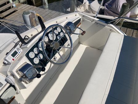 Bertram 28 Flybridge image