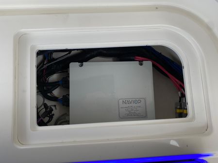 Sea Ray SLX 400 image