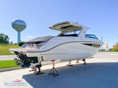 Sea Ray SLX 400 image