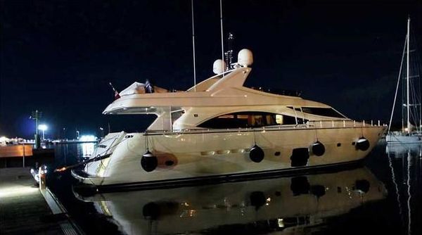 Ferretti Yachts 830 image