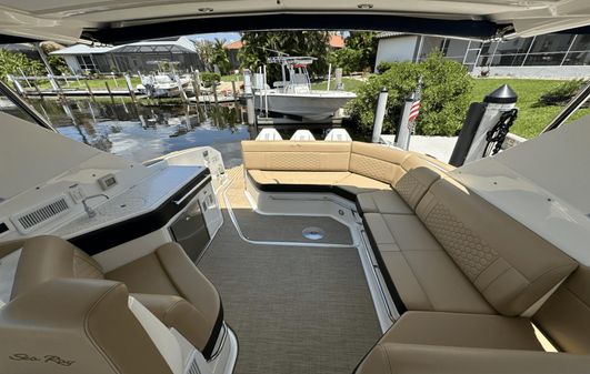 Sea Ray 320 Sundancer image