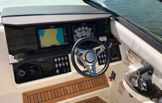 Sea Ray 320 Sundancer image