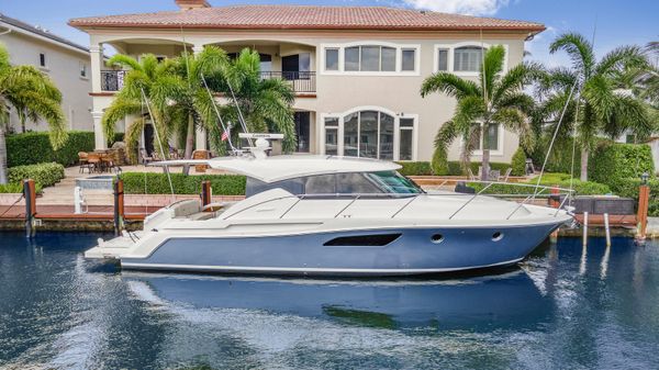 Tiara Yachts C44 Coupe
