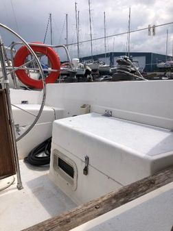 Hunter 37 image