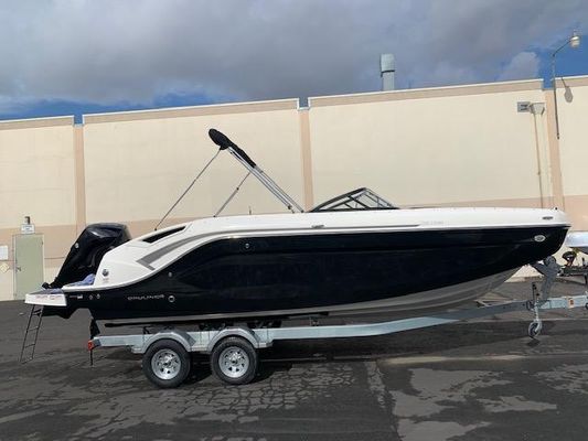 Bayliner DX 2200 - main image