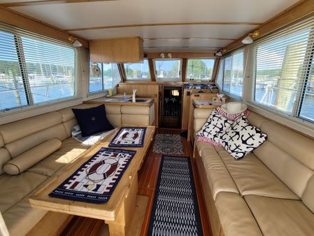 Sabreline 34 Flybridge Sedan image