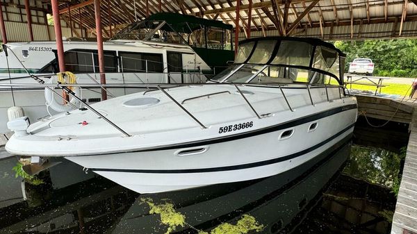 Chris-Craft 300 Express Cruiser 