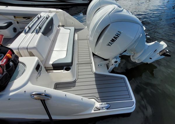 Robalo R317 image