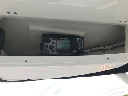 Robalo R317 image