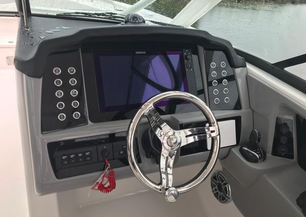 Robalo R317 image