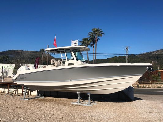 Boston Whaler 330 Outrage - main image