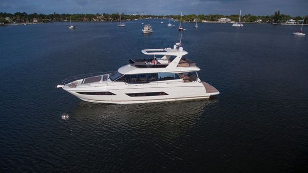 Prestige 680 Flybridge image