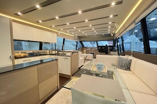 Prestige 680 Flybridge image